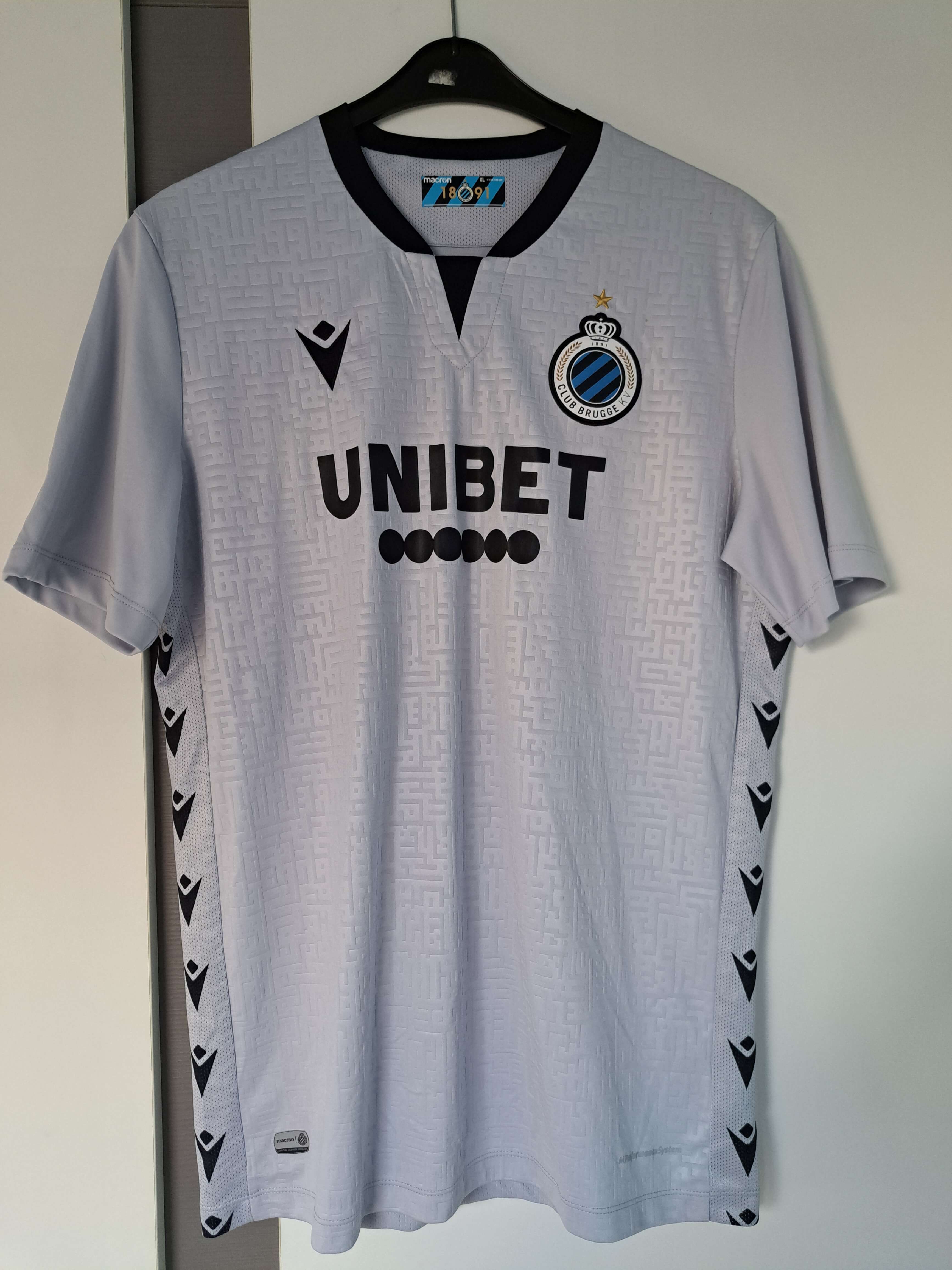 Club Brugge 2021-2022 GK shirt