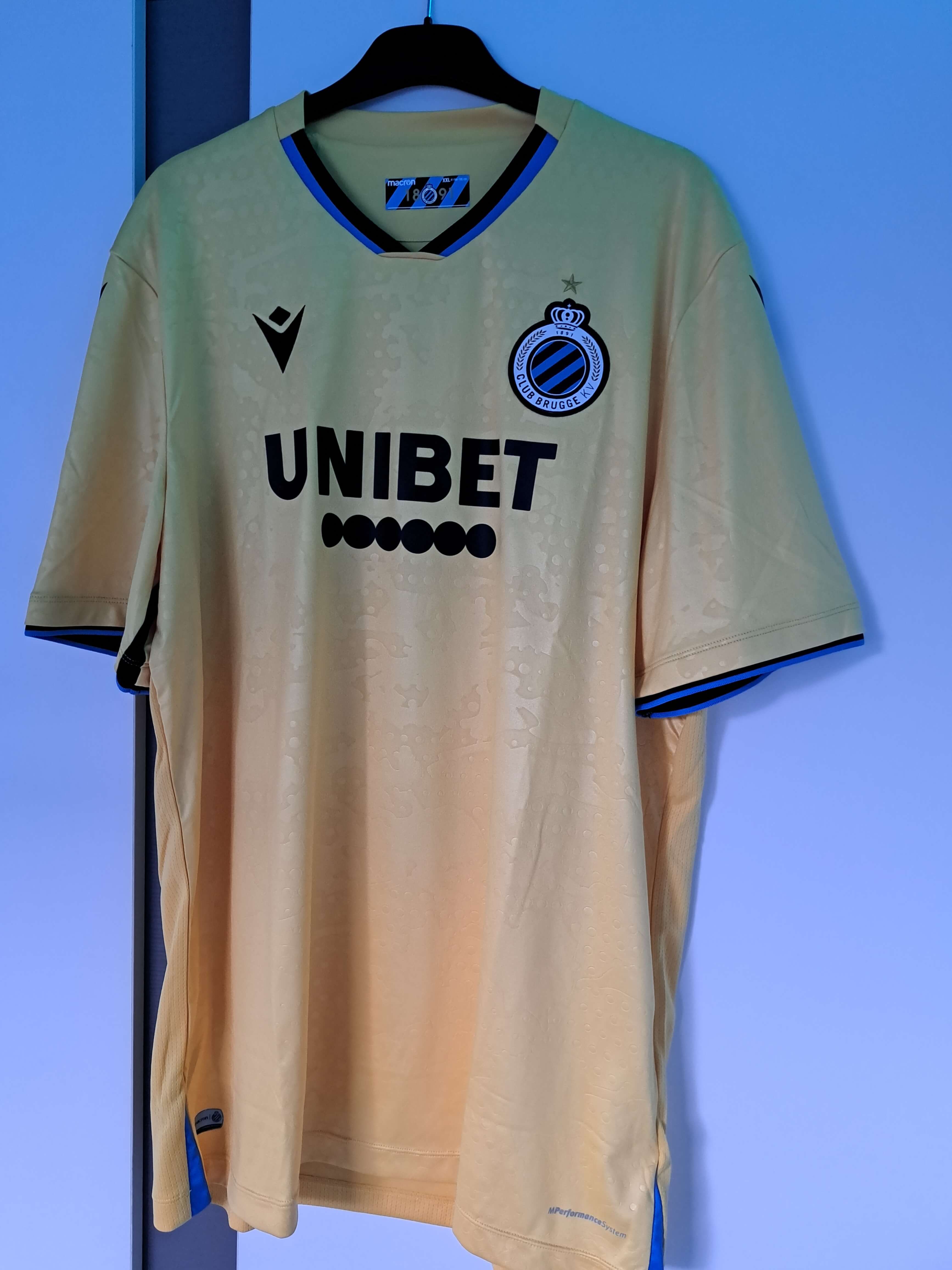 Club Brugge 2021-2022 Away shirt